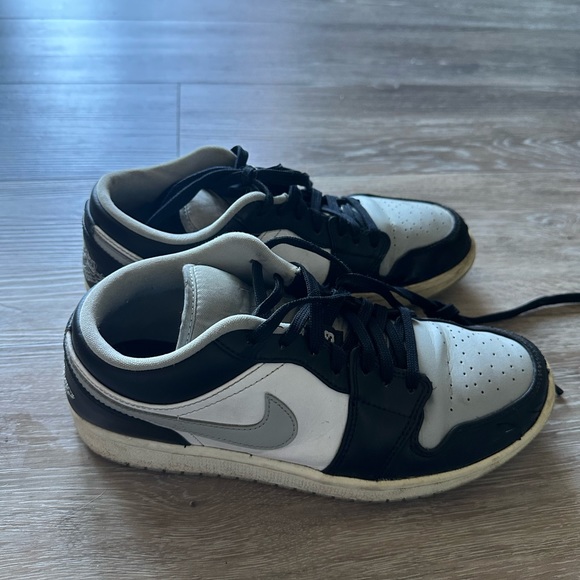 Air Jordan 1 Low ‘Smoke Grey’/ US M 7.5/ W 9 - Picture 3 of 4